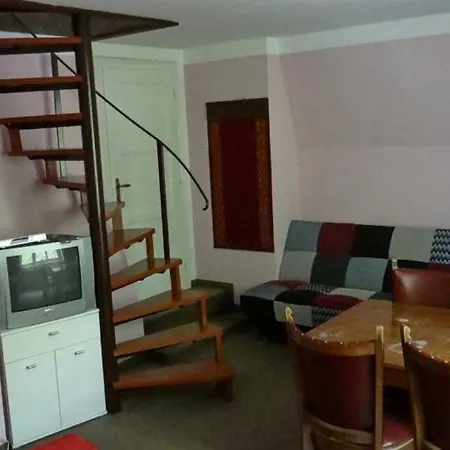 Lenka Quarto em Acomodações Particulares *